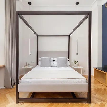 Golden Nebula - Cozy 1Br For 2 - Main Square